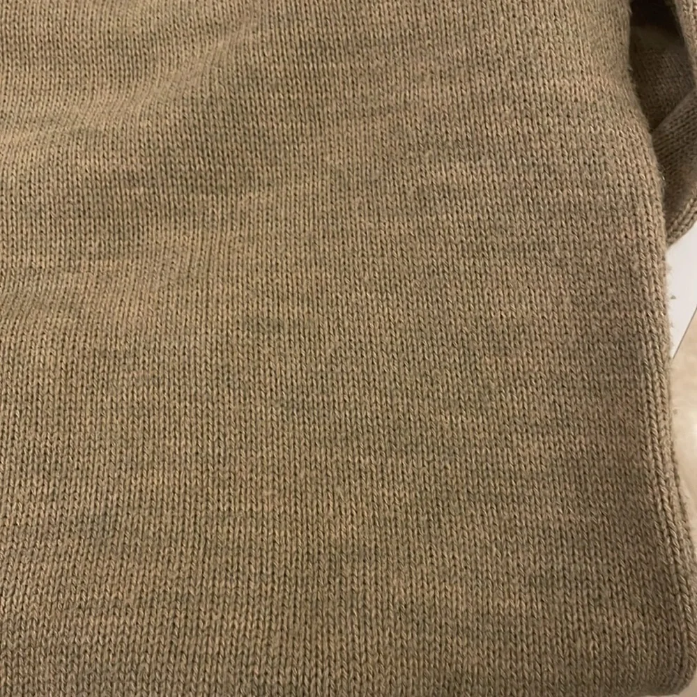 The RainSwetter outdoor tan sweater size XL mens